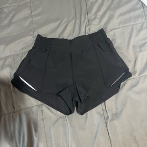 Lululemon hotty hot shorts HR 2.5 inseam size 6